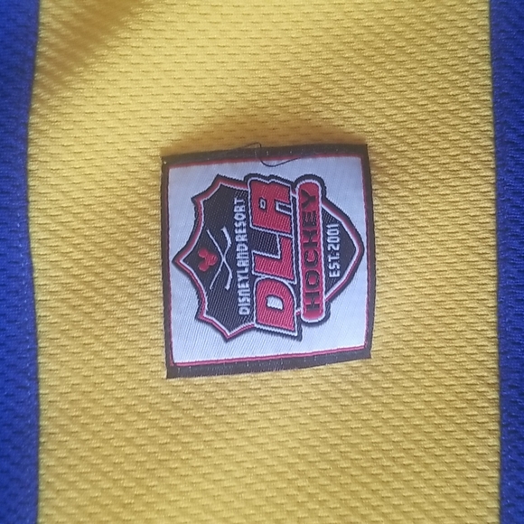 Sold Disney Donald Duck "34" Hockey Jersey - Picture 3 of 9